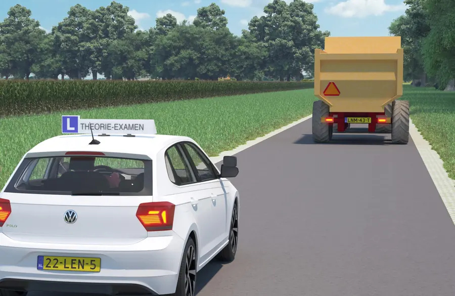 theorie examen vraag van lesauto die traktor wil inhalen